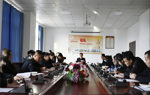 619c7f92c9156.jpg 提升工作標(biāo)準(zhǔn)主題實(shí)踐活動(dòng)啟動(dòng)會(huì)議會(huì)場(chǎng)_副本.jpg